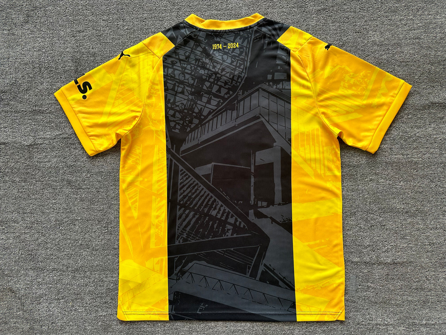 Borussia Dortmund Replica Jerseys/Kits