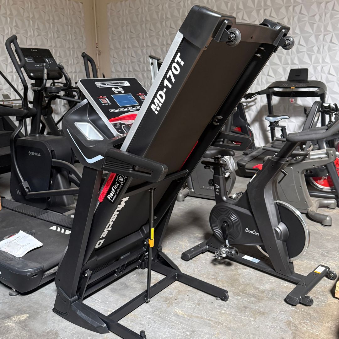 Cinta de correr comercial ligera - Muscle D Fitness - Pantalla LED - Monitor de frecuencia cardíaca - Portavasos - Velocidad e inclinación ajustables